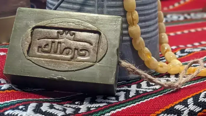 LAUR Modern- Aleppo Seife 5% Lorbeeröl / Ca. 125g mit Kordel – Bild 7