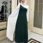 Elegantes Maxikleid mit schrägem Schal & Glitzerkante – in Grün & Dunkelblau – Bild 6