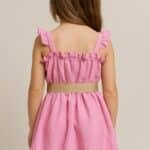 Mädchen Sommerkleid mit Rüschen und Gürtel in Rosa – Bild 2