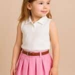 Mädchen 2-teiliges Set – Ärmelloses Poloshirt mit Faltenrock und Gürtel – Bild 3