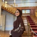 Elegante braune Abaya mit goldener Stickerei – weite Ärmel & Taillengürtel | Festliches Design – Bild 5