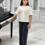 2-teiliges Set für Mädchen – Glitzer-Shirt in Beige & schwarze Palazzohose mit Punkten – Bild 2
