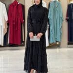 Elegante schwarze Abend-Abaya mit Pailletten & Volantrock – Bild 3