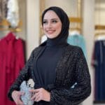 Elegante schwarze Abend-Abaya mit Pailletten & Volantrock – Bild 6