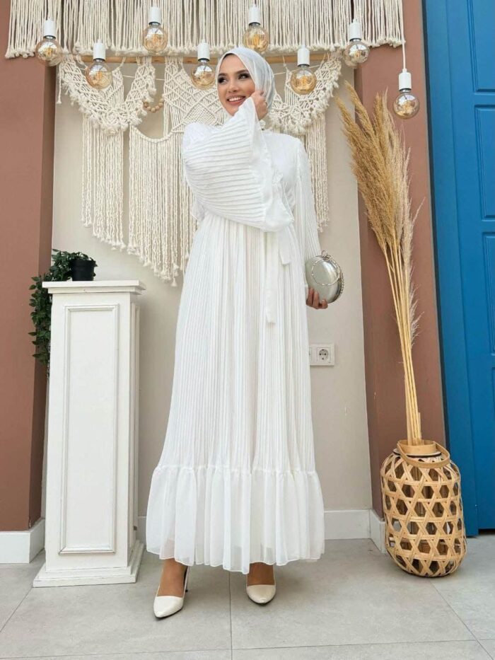 Elegantes weißes Plisseekleid mit Gürtel – Festlich & Modern – Bild 3