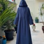 Schlichte Jeansblaue Abaya mit Faltenärmeln und Kapuze – Bild 6