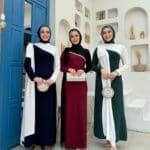 Elegantes Maxikleid mit schrägem Schal & Glitzerkante – in Grün & Dunkelblau – Bild 3