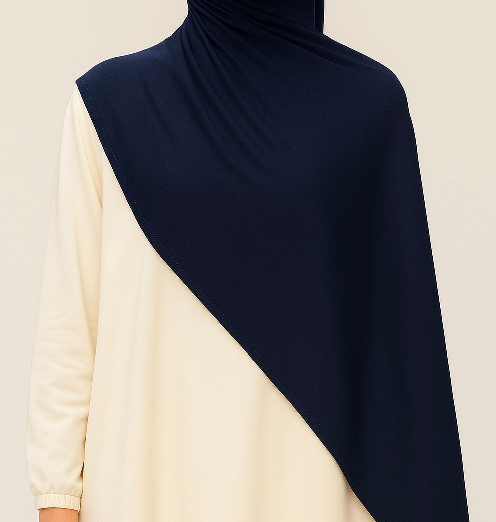 21C7AA6A-AD5D-4C5B-800A-D0AB3C4A0081.jpg Baumwoll Hijab Dunkelblau - Weiches Naturkopftuch – Bild 1