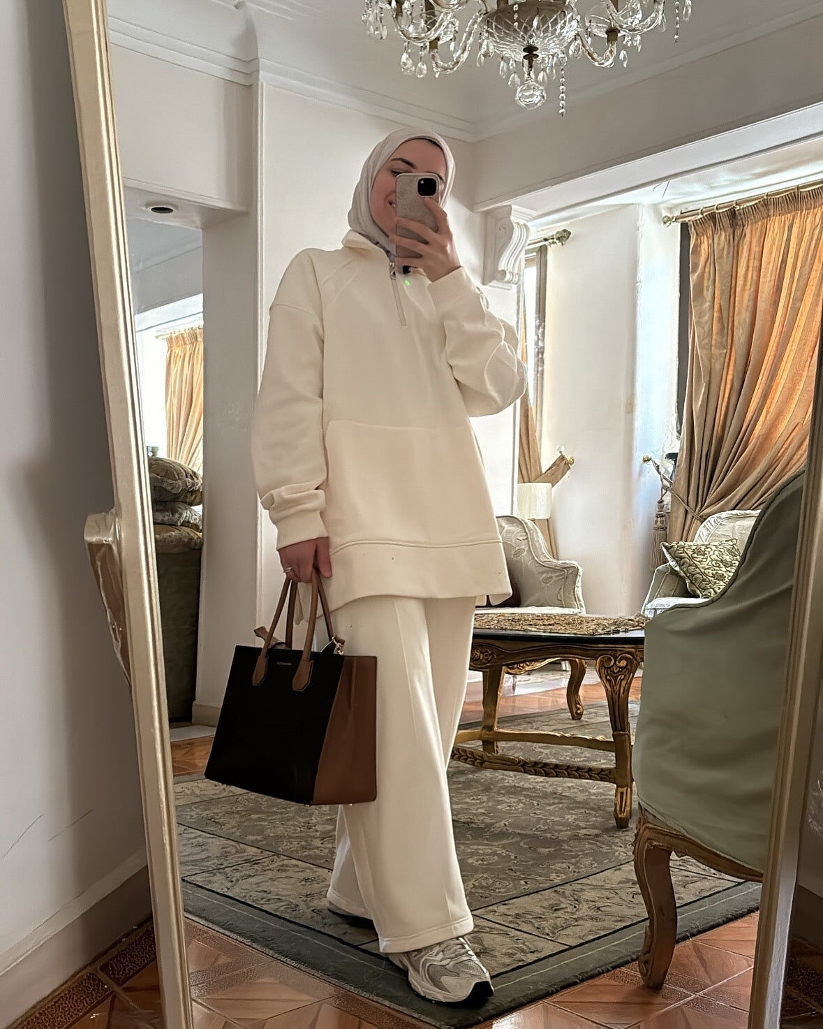 A547E91C-11F9-47A0-A882-91D2DBB12160-5.jpg Zweiteiler Damen Creme - Bequemes Sportset – Bild 1