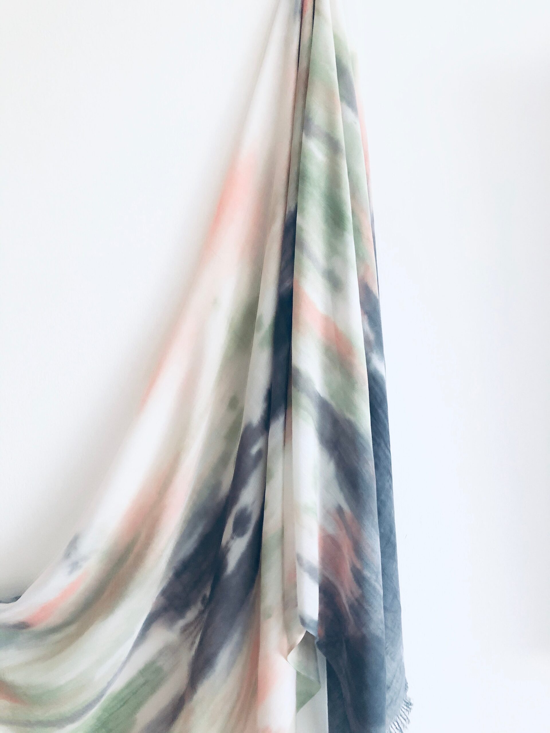 image_28a39ebd-b217-4ecd-98ab-13c71f8c3bdc-2.jpg Delicate Grey Hijab Accessoire - Zartes graues Kopftuch-Schmuck – Bild 2