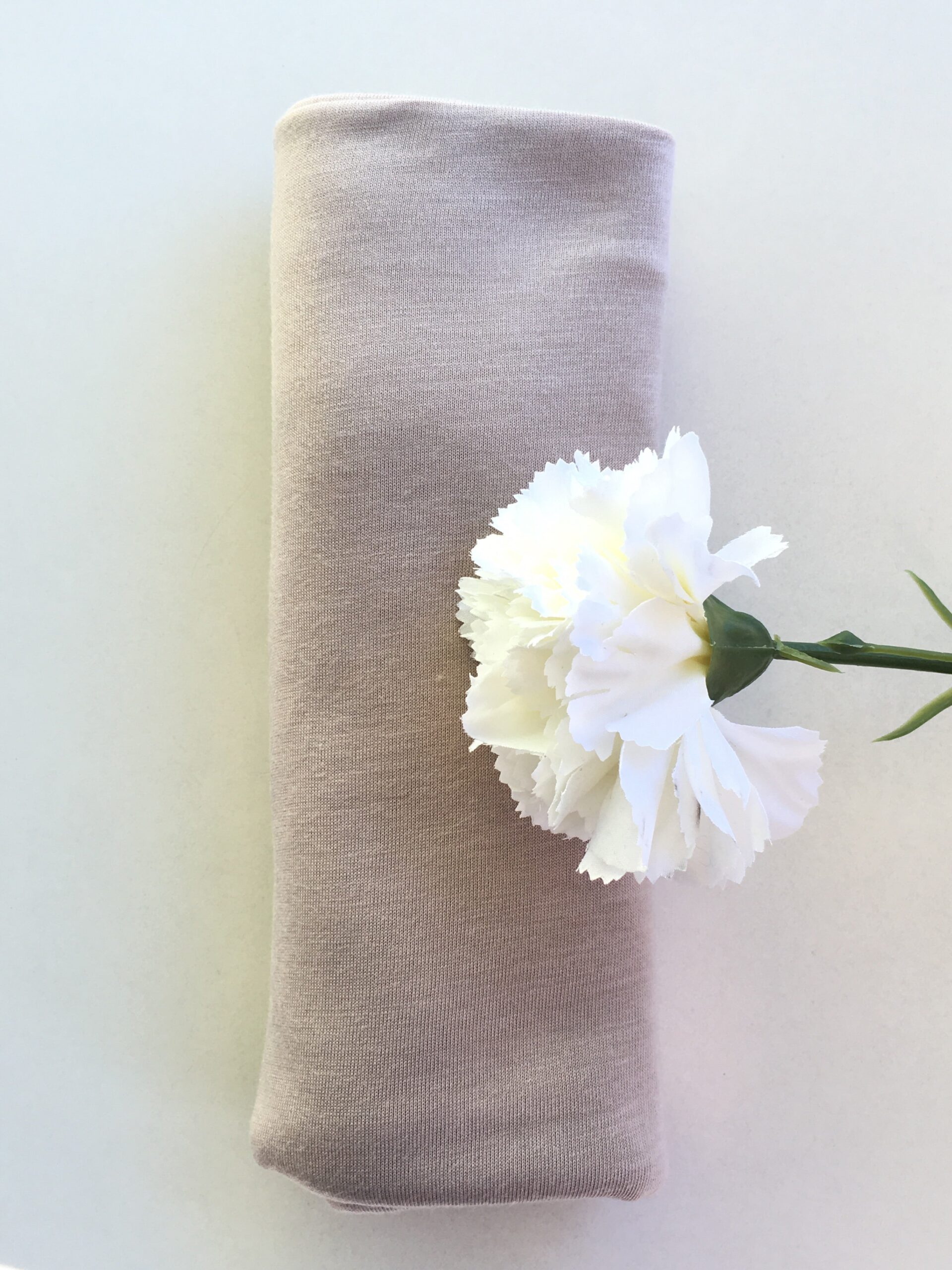 image_8d2b45a7-3b0d-4112-b737-561dbbec50c6-1.jpg Baumwoll Hijab Hellbeige - Weiches Kopftuch – Bild 2